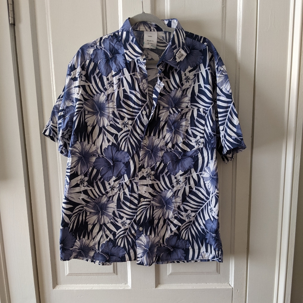 NWT Printed Casual Button Down